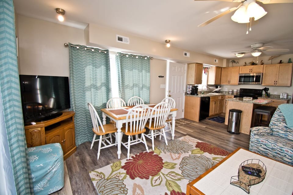 Living / Dining Area