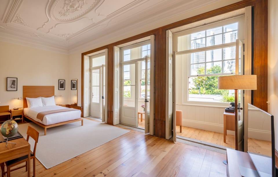 Premium bedding, free minibar, in-room safe, blackout drapes