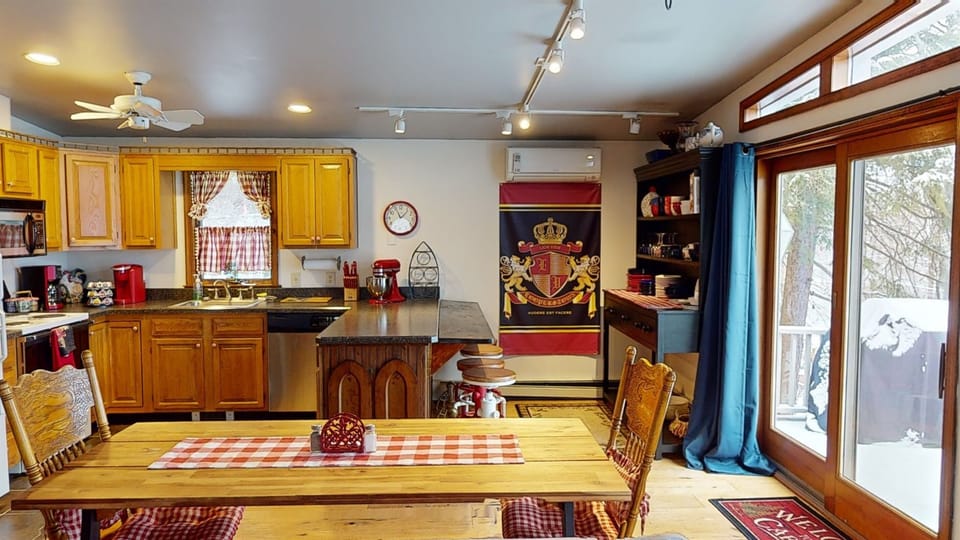 Dining/Counter Bar