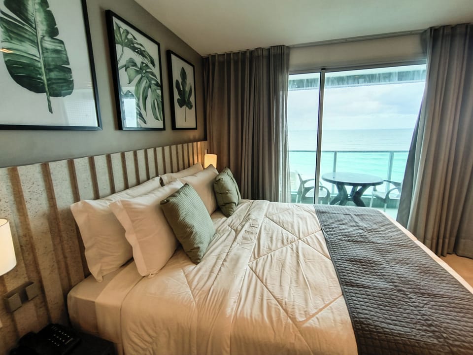 In-room safe, individually furnished, desk, laptop workspace