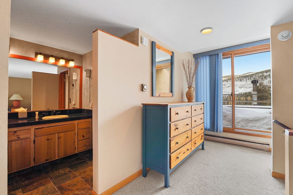 Condo (2 Bedrooms) | Property amenity
