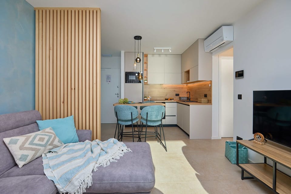 Apartment (1 Bedroom) | Living room | TV