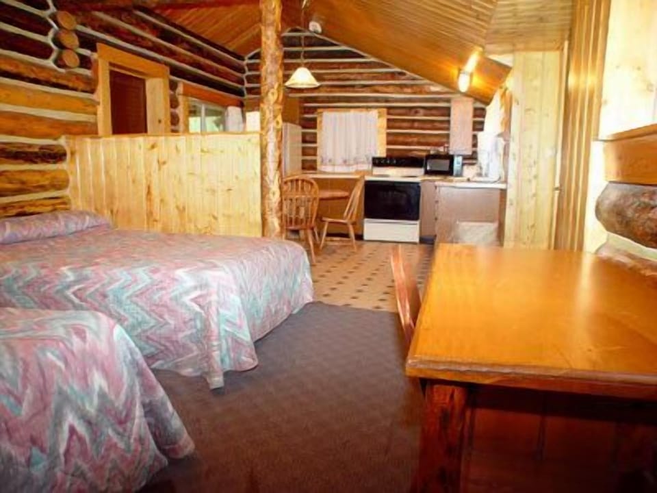 Premium bedding, desk