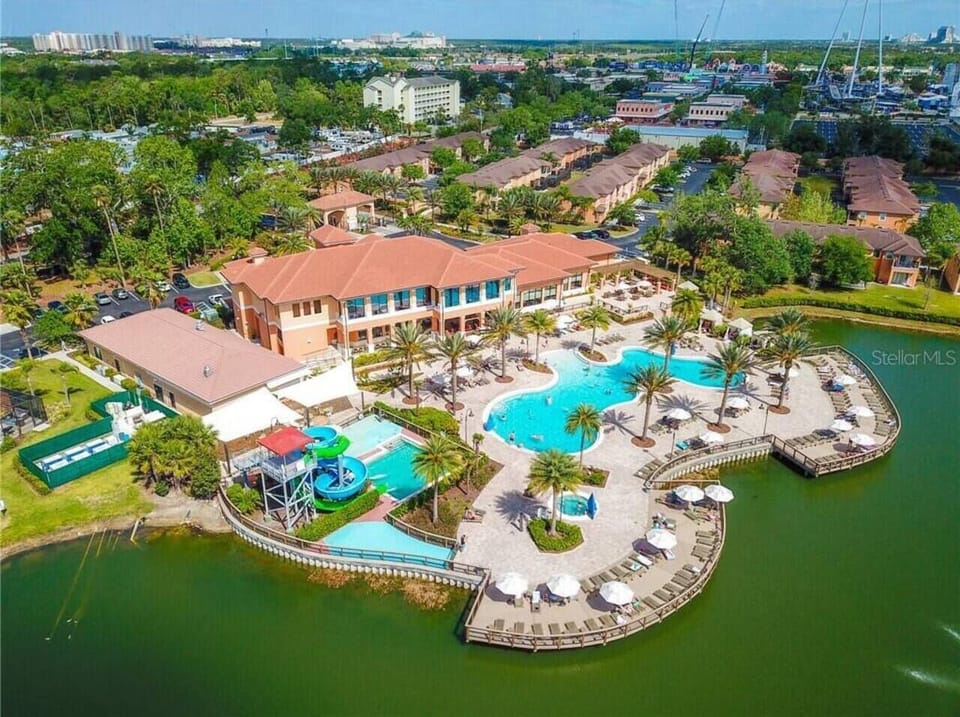 Welcome to Regal Oaks Resort!