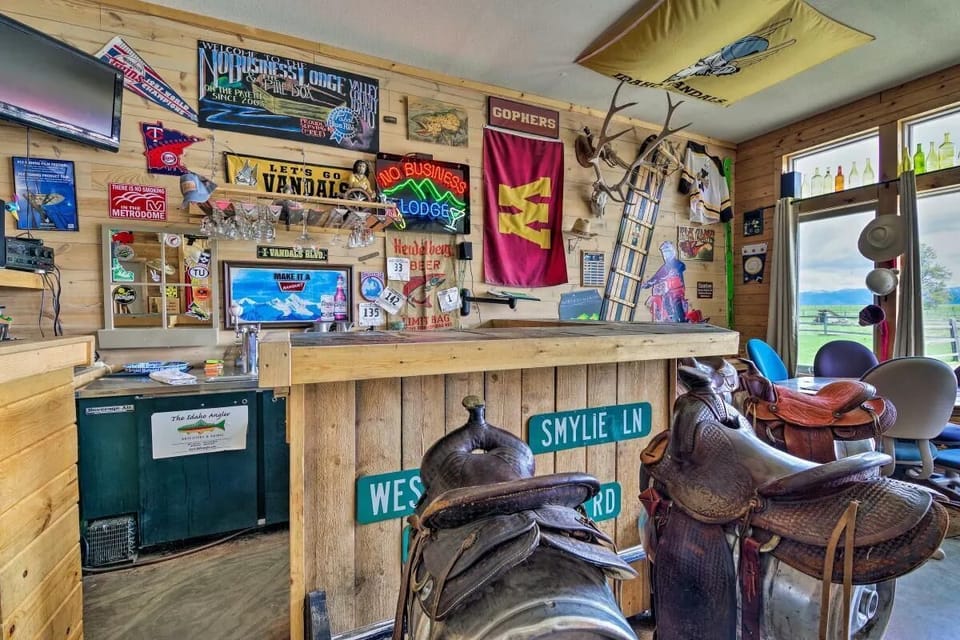 Bar and entertainment / game room.