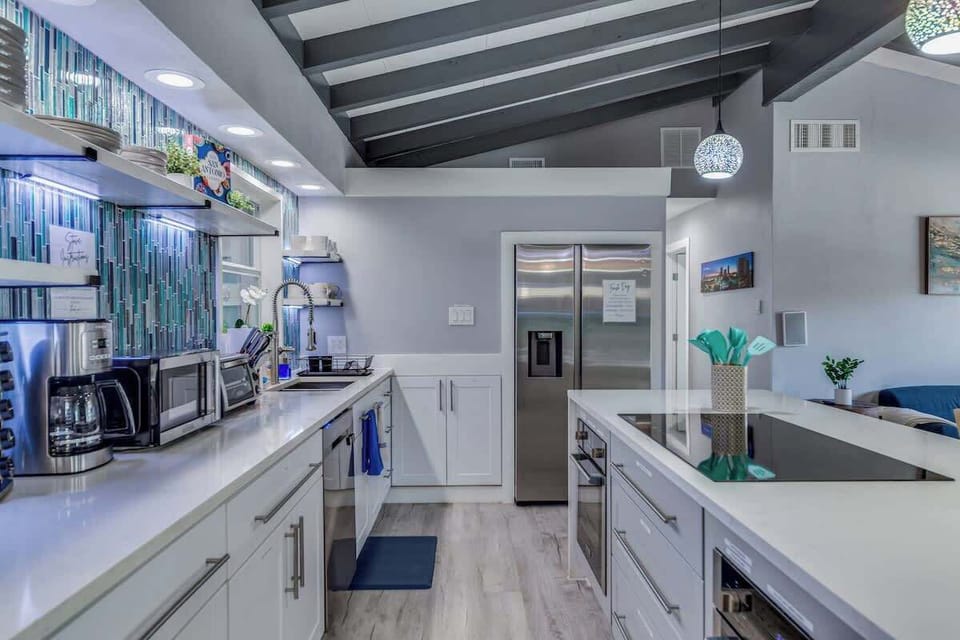 Beautiful kitchen with all new amenities!