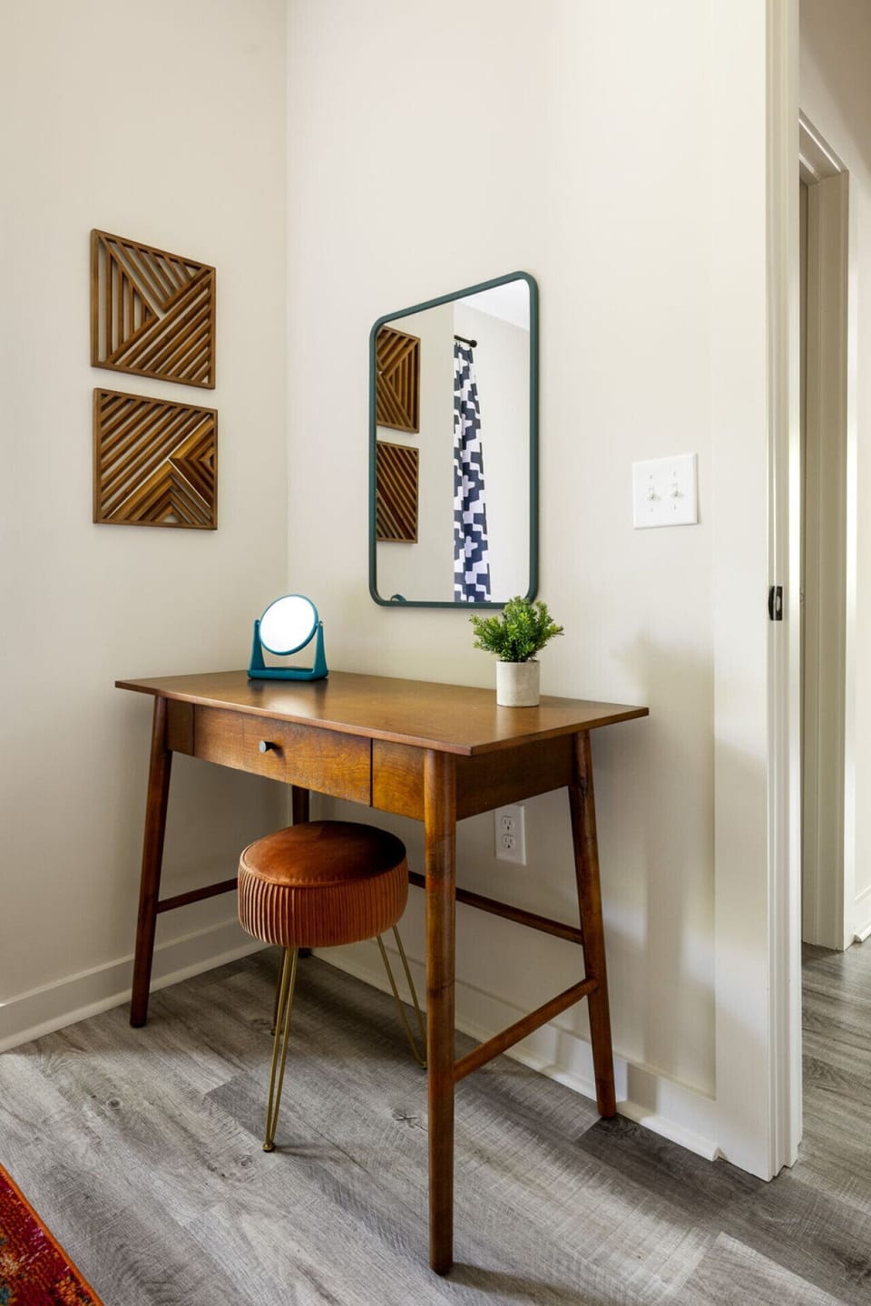 Bedroom 2 - Out-cove Desk