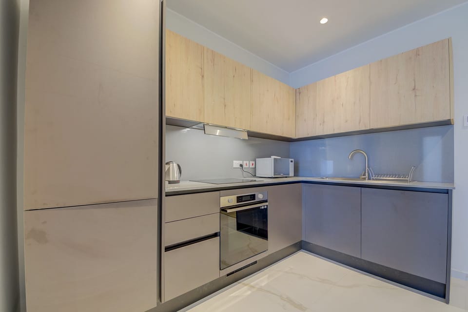 The fully equipped kitchen with spacious countertops is ready for your MasterChef skills