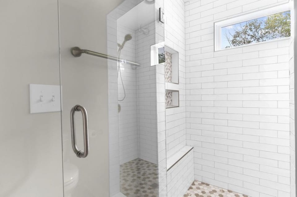 2nd full bath connected to upstairs master. 