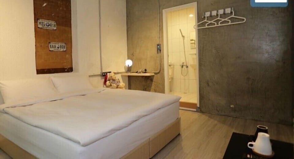 Comfort Room | Desk, free WiFi