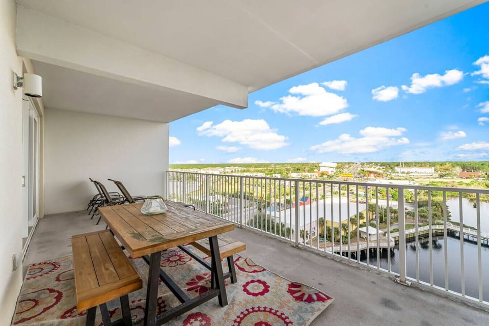 Lakefront Privately Furnished Balcony