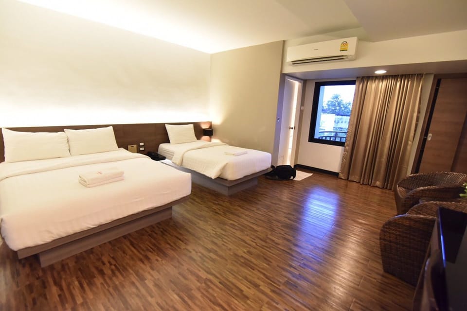 Deluxe Triple Room | Desk, WiFi (free)