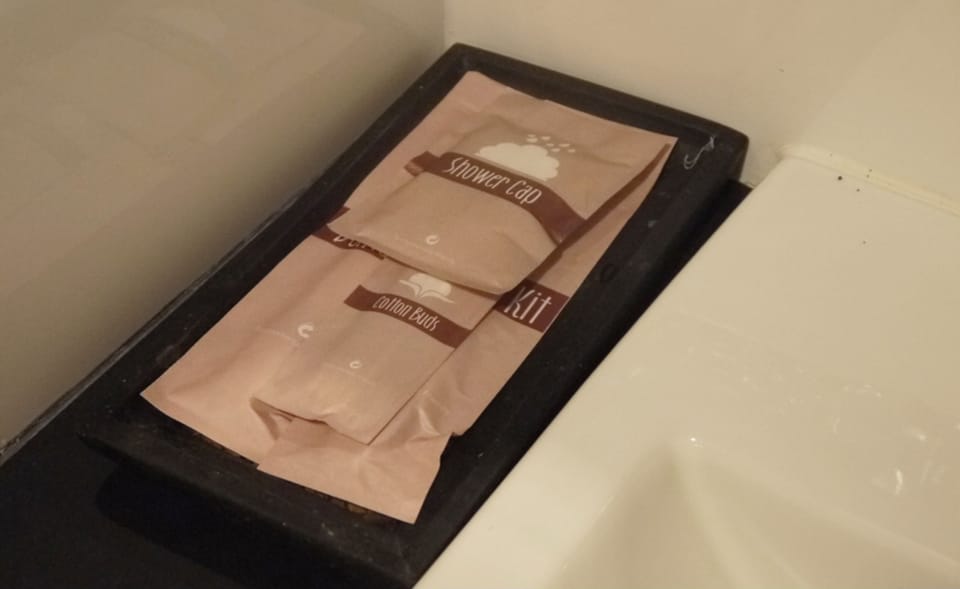 Shower, free toiletries, towels