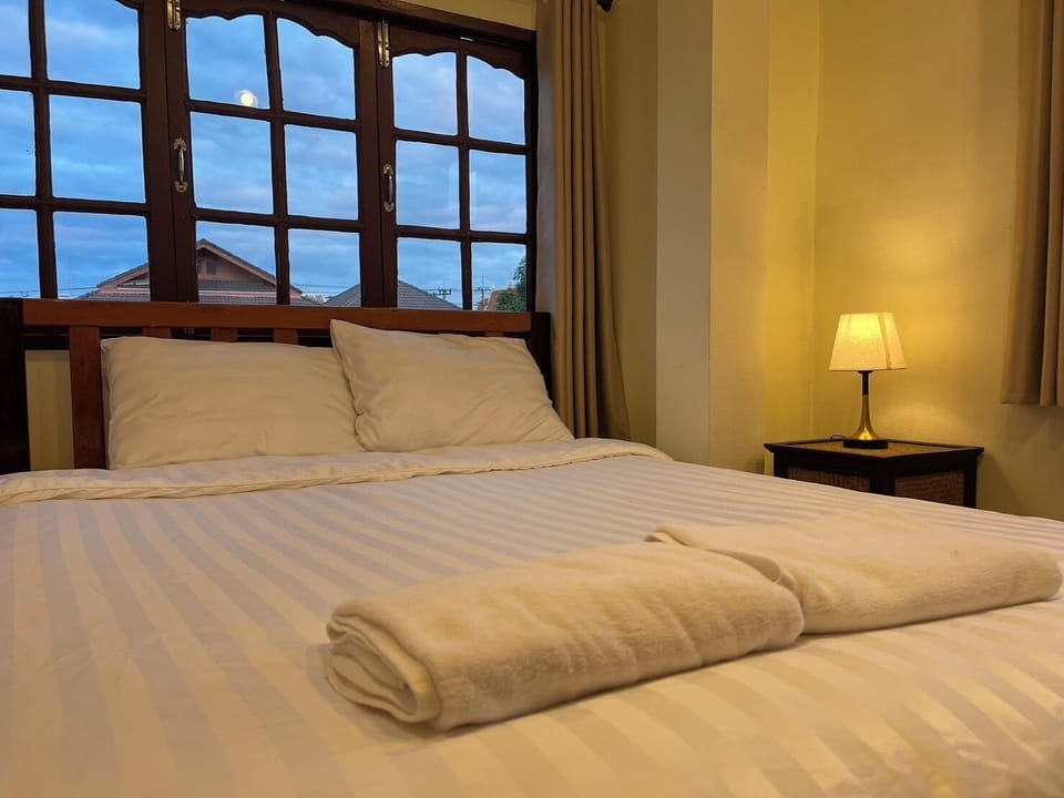 Standard Double Room | Free WiFi, bed sheets