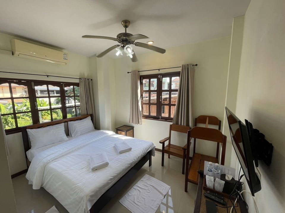 Standard Double Room | Free WiFi, bed sheets