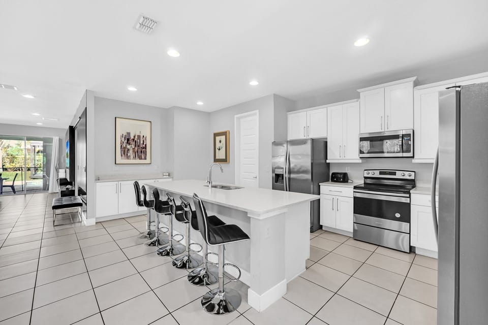 Enjoy another look at the seamless layout that keeps everyone connected—from breakfast to late-night snacks.