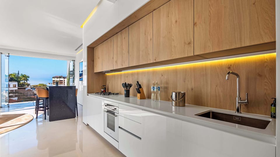 Full Kitchen 