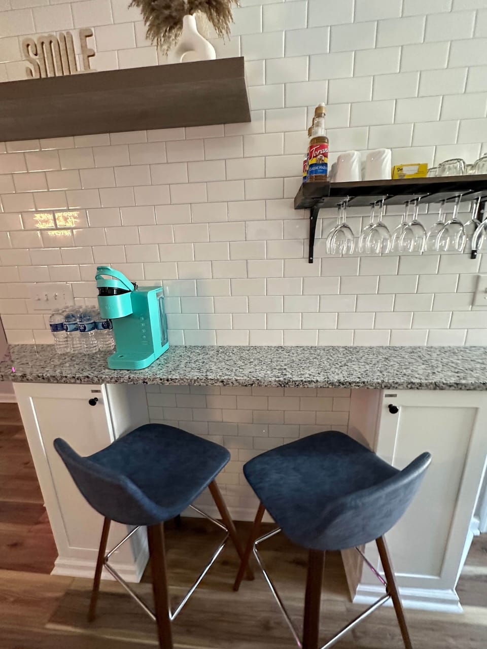 coffee/wine bar