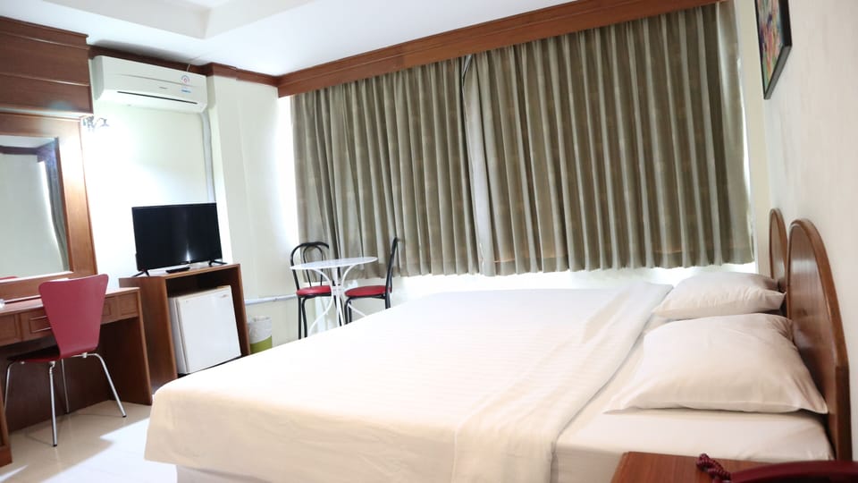 Desk, free WiFi, bed sheets