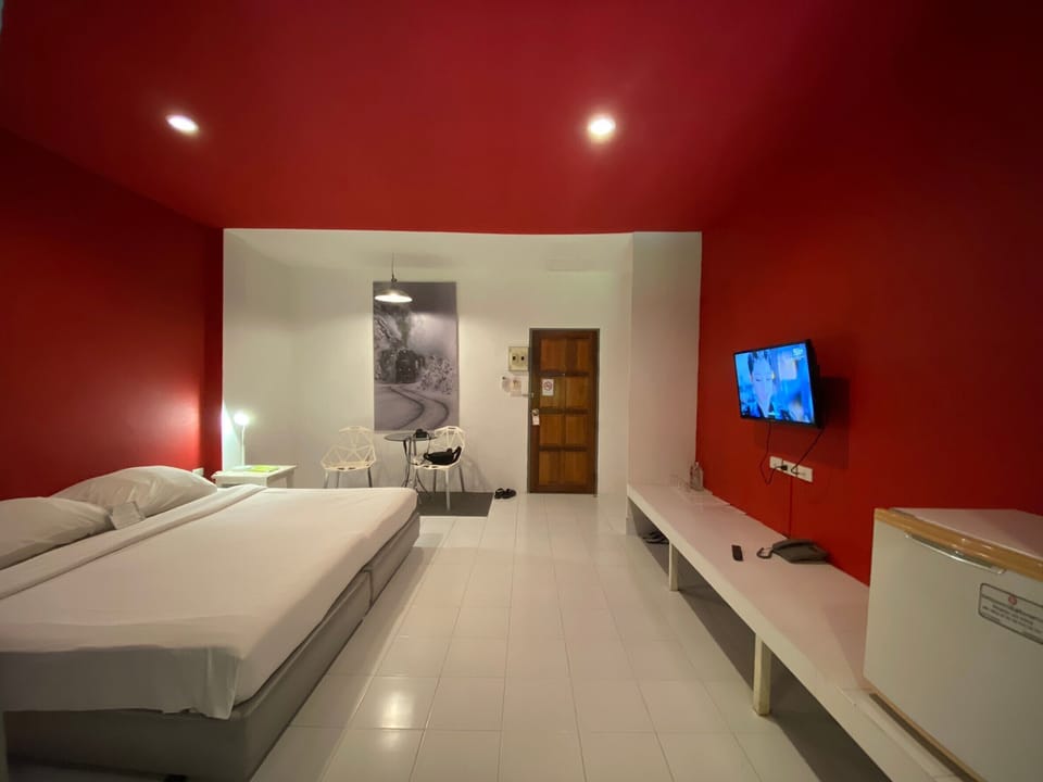 Standard Room | Desk, bed sheets