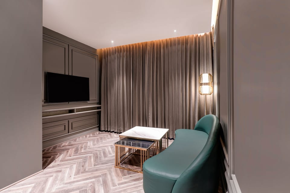 Deluxe Studio Suite | Living area