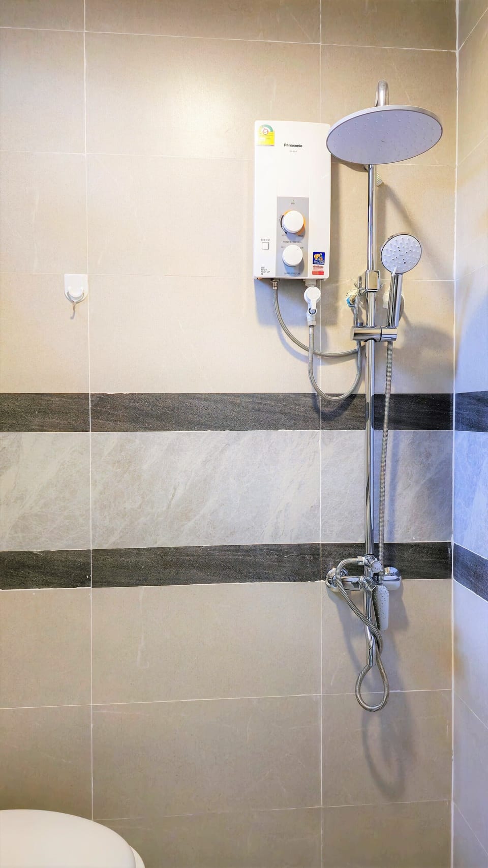 P'teas Lumhae | Bathroom | Shower, rainfall showerhead, free toiletries, hair dryer