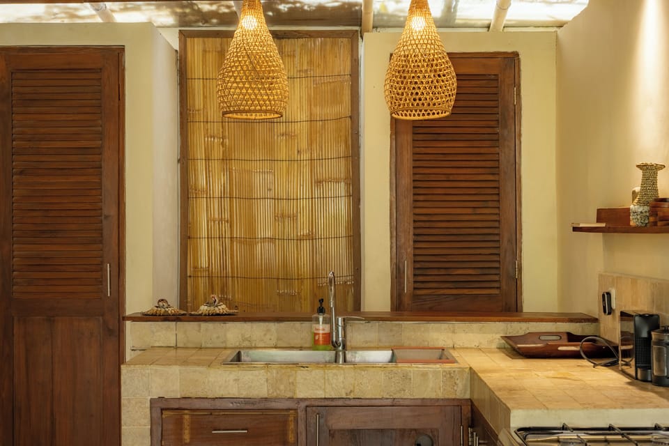 Traditional Villa | Private kitchen | Fridge, stovetop, coffee/tea maker, electric kettle