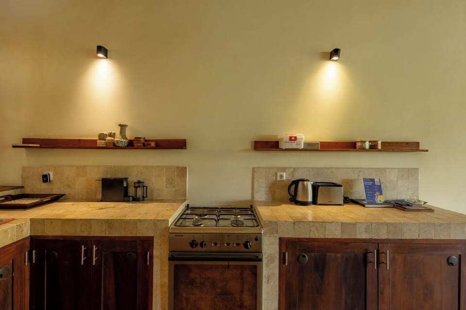 Traditional Villa | Private kitchen | Fridge, stovetop, coffee/tea maker, electric kettle