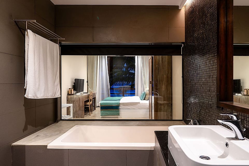Deluxe Room | Bathroom