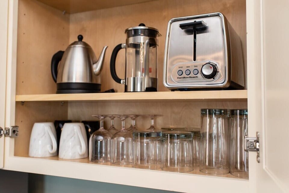 Apartment, Private Bathroom (The Bons Amis Suite) | Shared kitchen