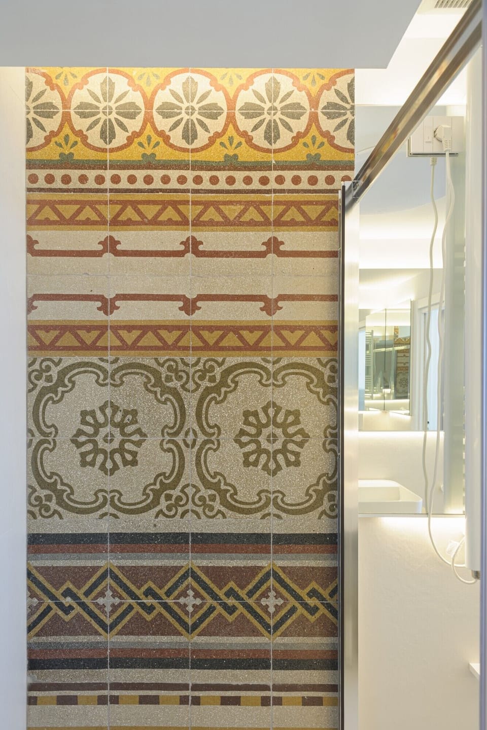 Deluxe Room, Balcony, Sea View | Bathroom | Shower, rainfall showerhead, towels
