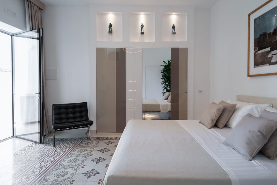 Deluxe Room | Iron/ironing board, WiFi (free)