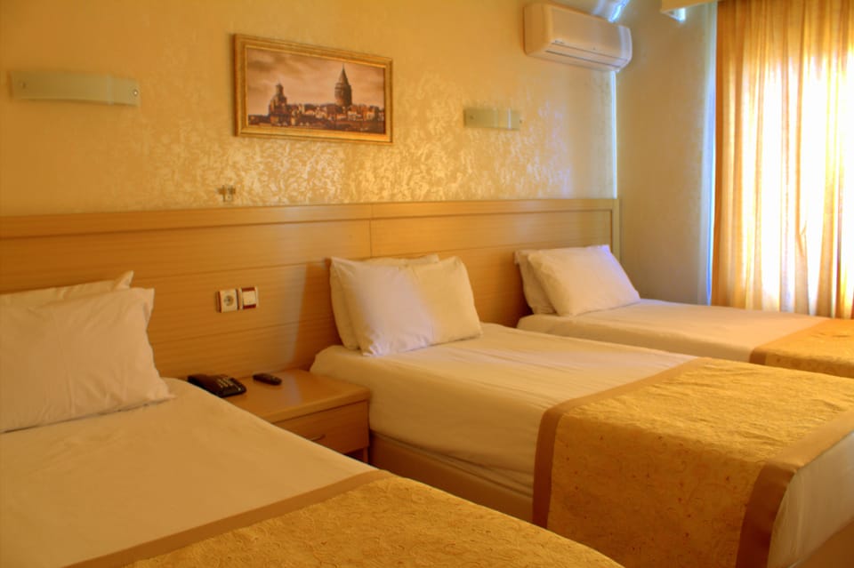 Standard Room | Minibar, in-room safe, desk, free cribs/infant beds