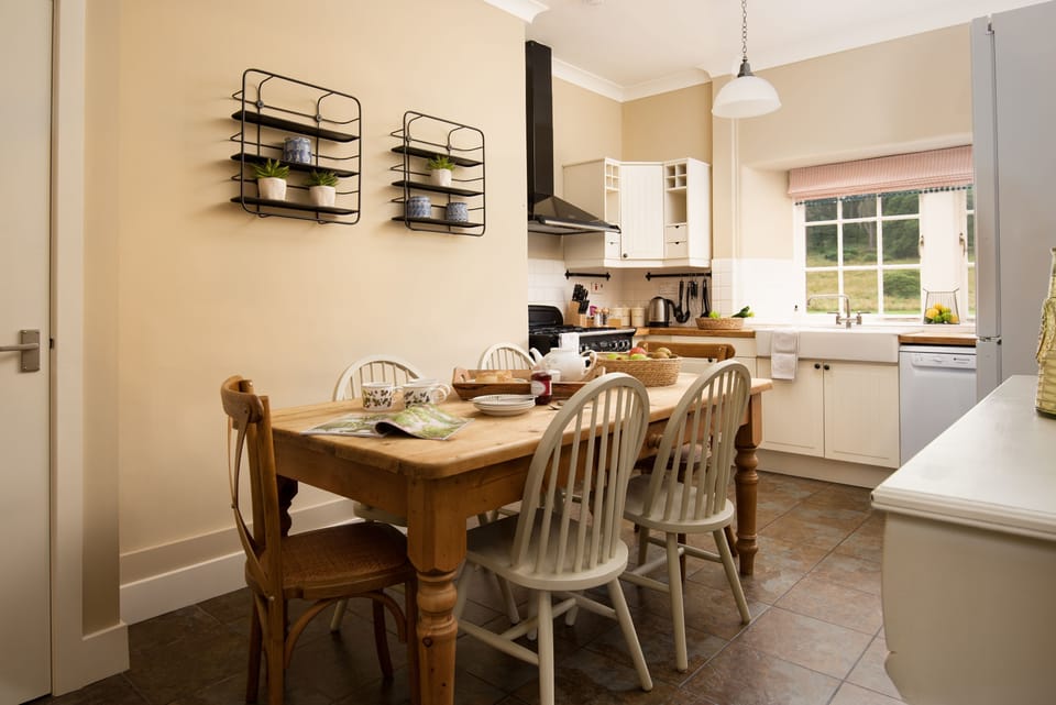 Birch Cottage - dining table to seat up to six guests