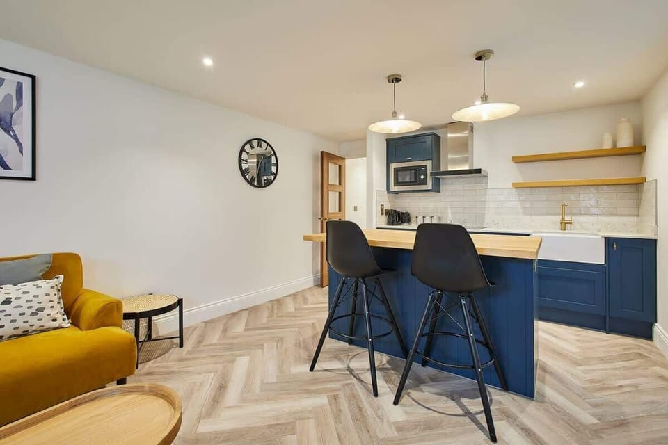 Driftwood Apartment, Whitby - Host & Stay
