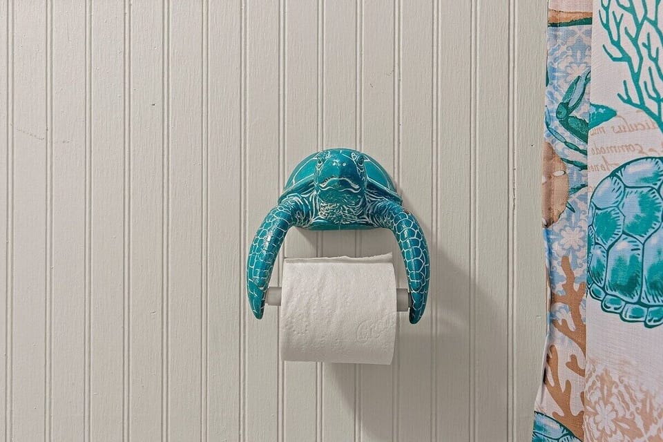 Charming marine-inspired décor adds a memorable Florida Keys touch to the guest bathroom at Casita Blanca.