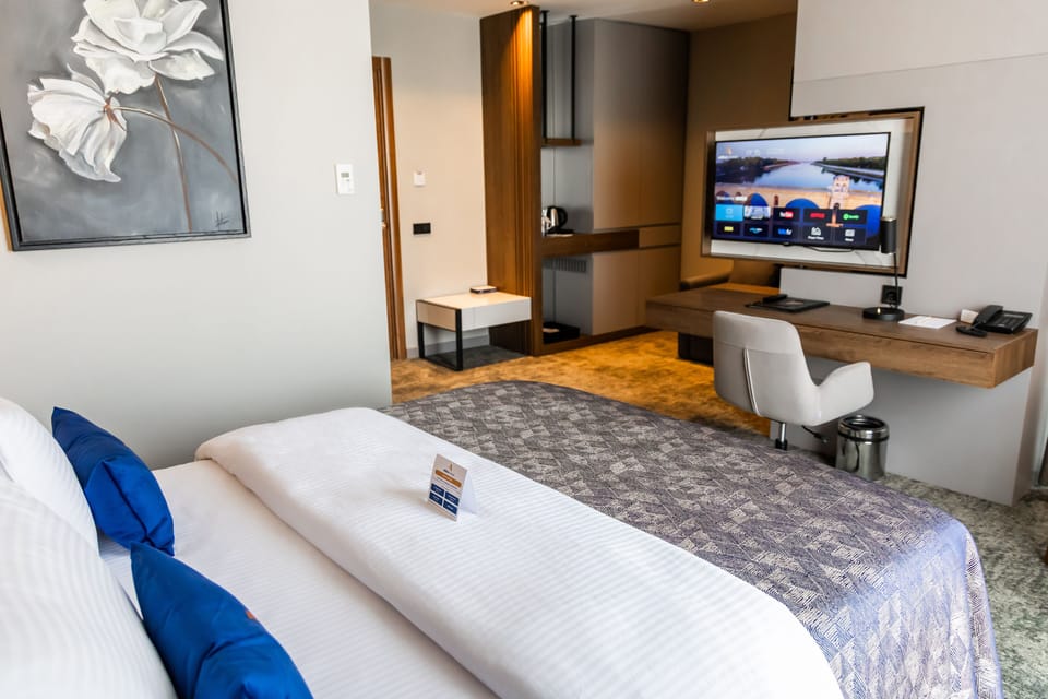 Deluxe Room, City View | Premium bedding, minibar, in-room safe, desk