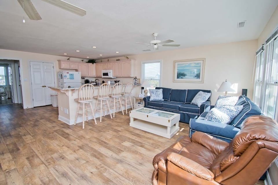 Lorelei-East-Emerald-Isle-NC-Vacation-Rental-Bluewater-03