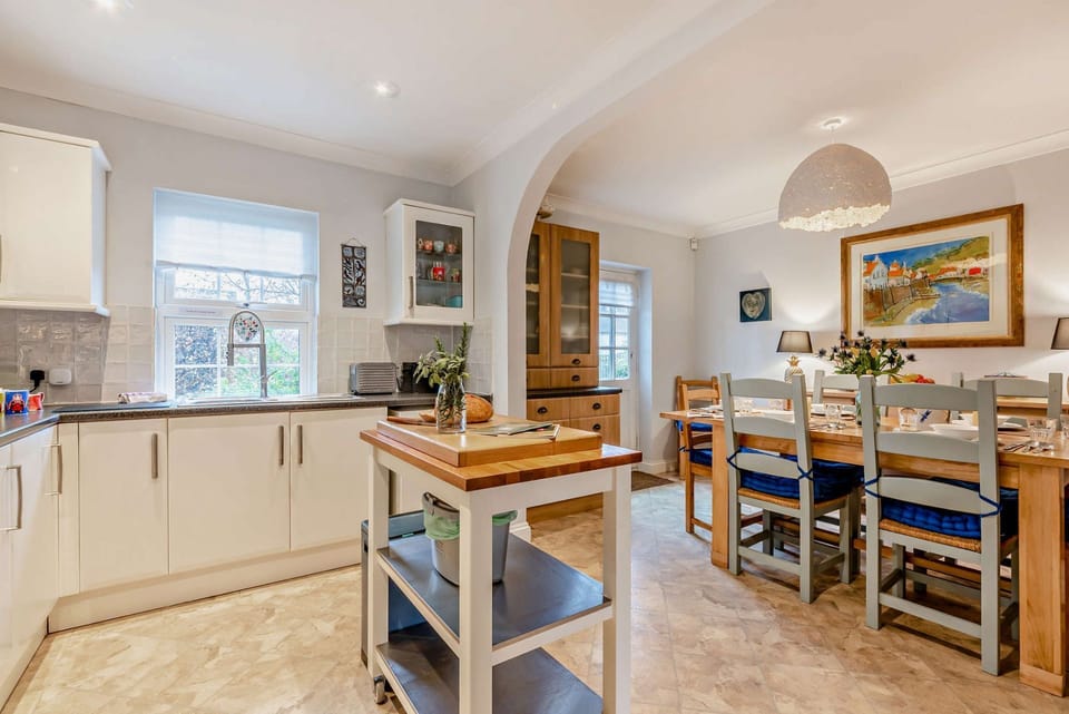 Myrtle House Kitchen - StayCotswold