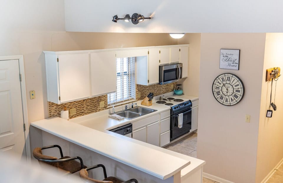 Fully equipped kitchen with everything you need to cook your favorite meals during your stay