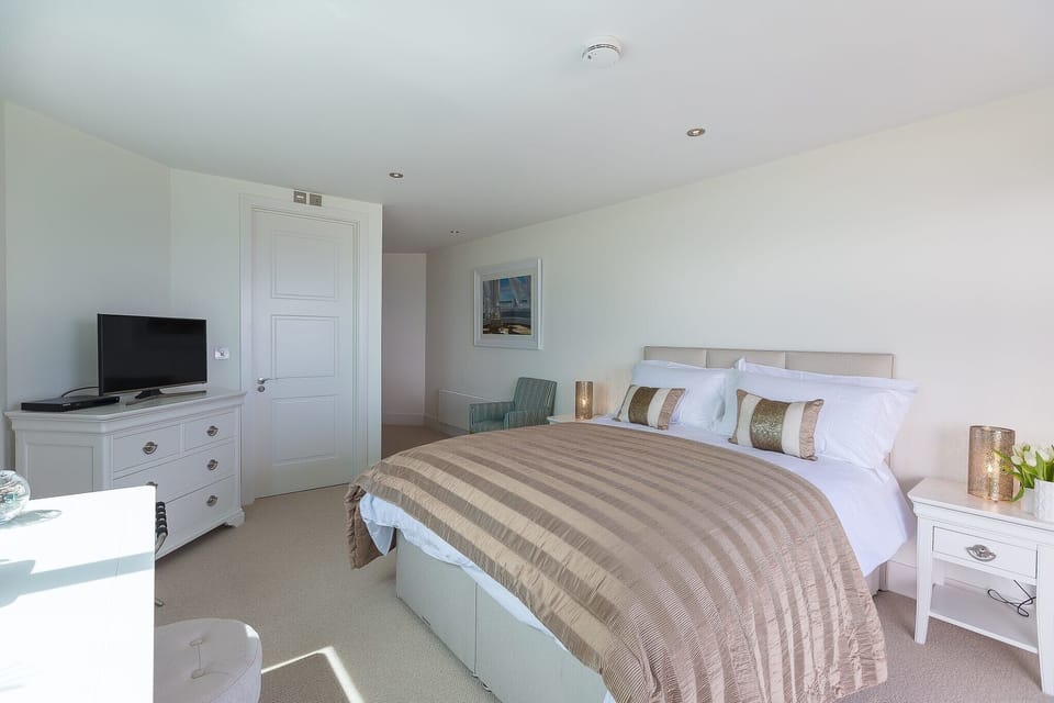 2 bedrooms, individually decorated, individually furnished, free WiFi