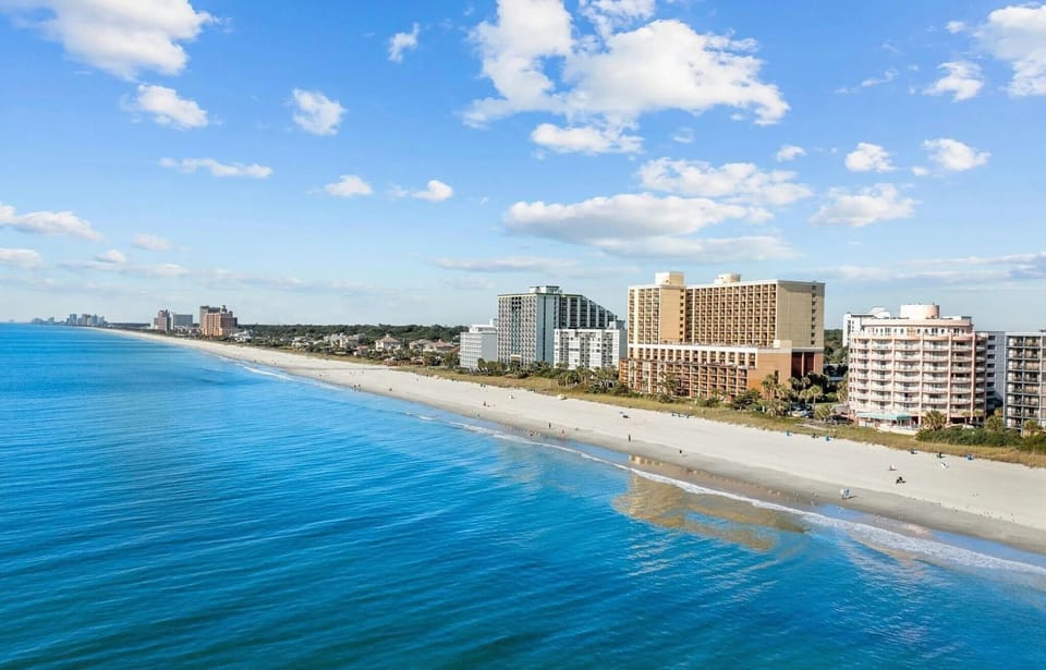 Panoramic sweeping views of the ocean