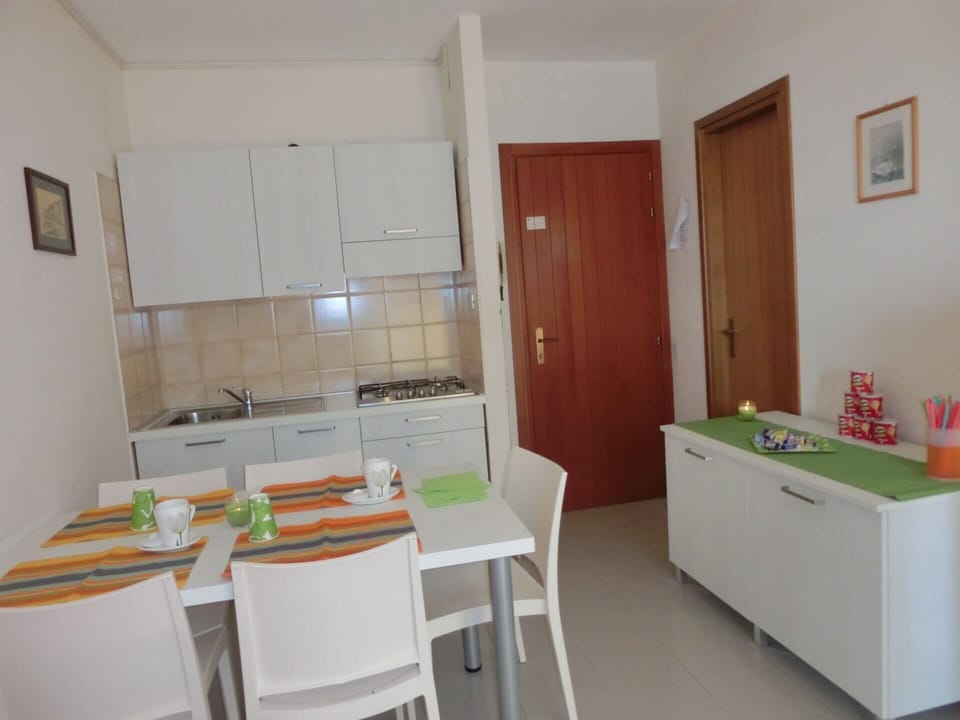 Apartment, 1 Bedroom, Balcony, Ocean View | Interior