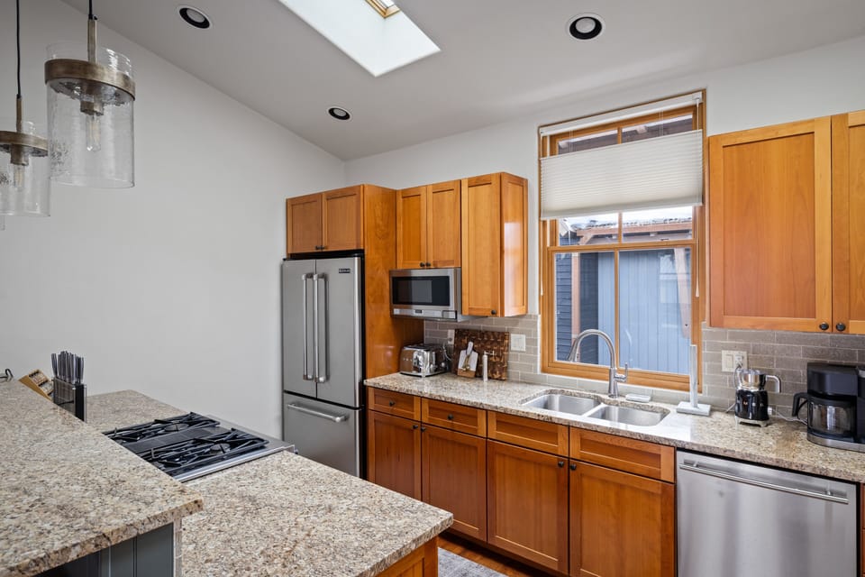 Full kitchen
