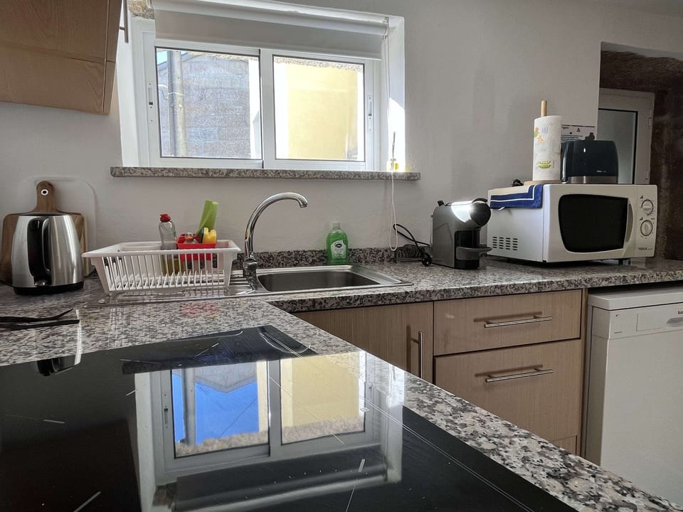 Traditional House | Private kitchen | Full-size fridge, microwave, oven, stovetop