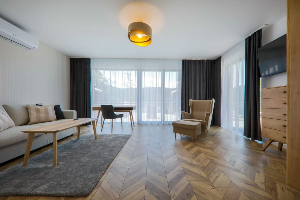 Apartment | Desk, laptop workspace, blackout drapes, iron/ironing board (on request)
