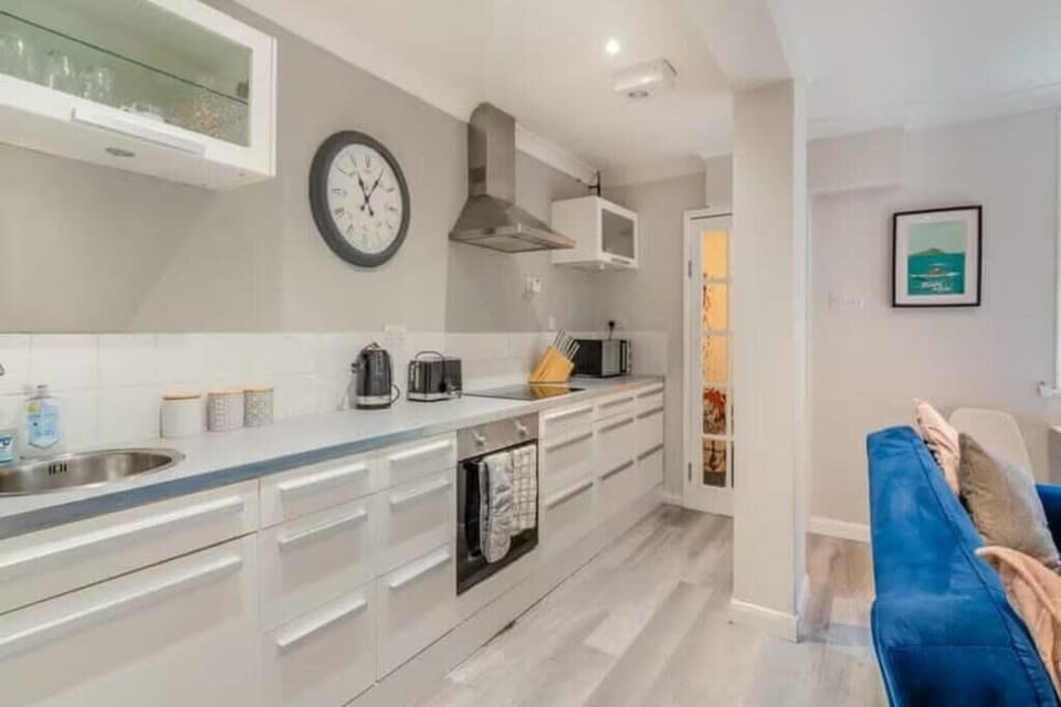 Open plan living with modern well appointed kitchen