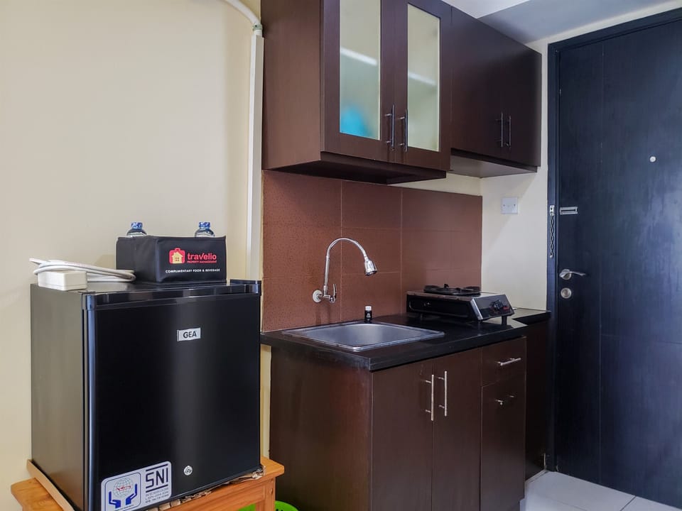 Studio | Private kitchen | Full-size fridge, stovetop
