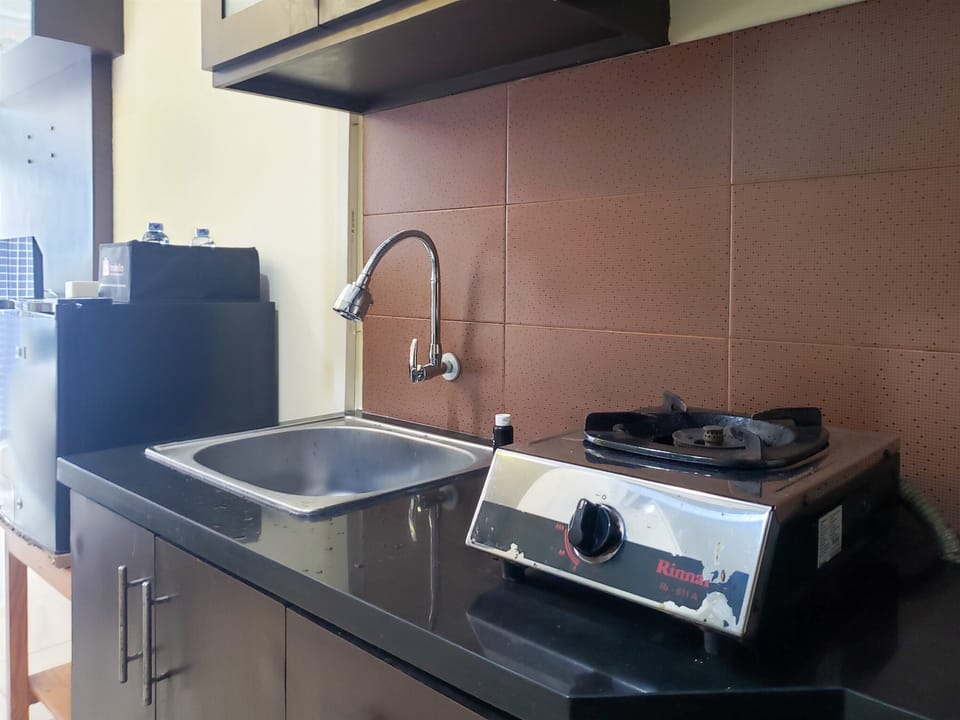 Studio | Private kitchen | Full-size fridge, stovetop