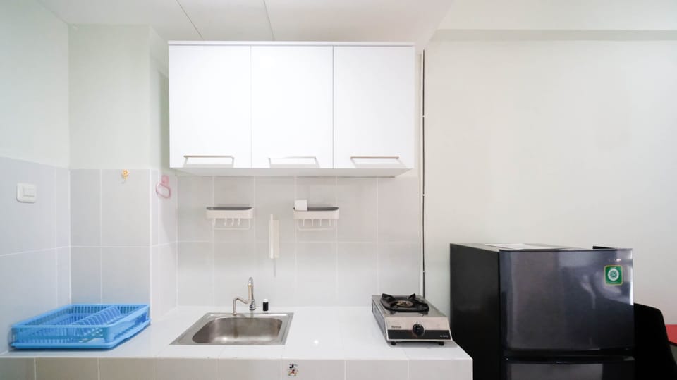 Apartment | Private kitchen | Full-size fridge, stovetop